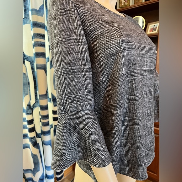 Apt. 9 Gray Plaid Bell Sleeve Top Size Large - Picture 4 of 9